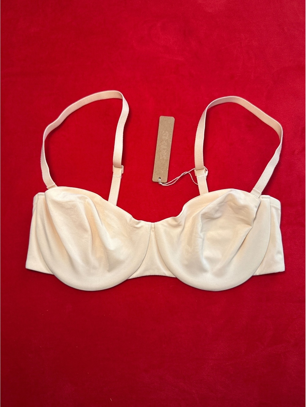 Skims Smoothing Intimates Strapless Bra Color Sand Size 34B